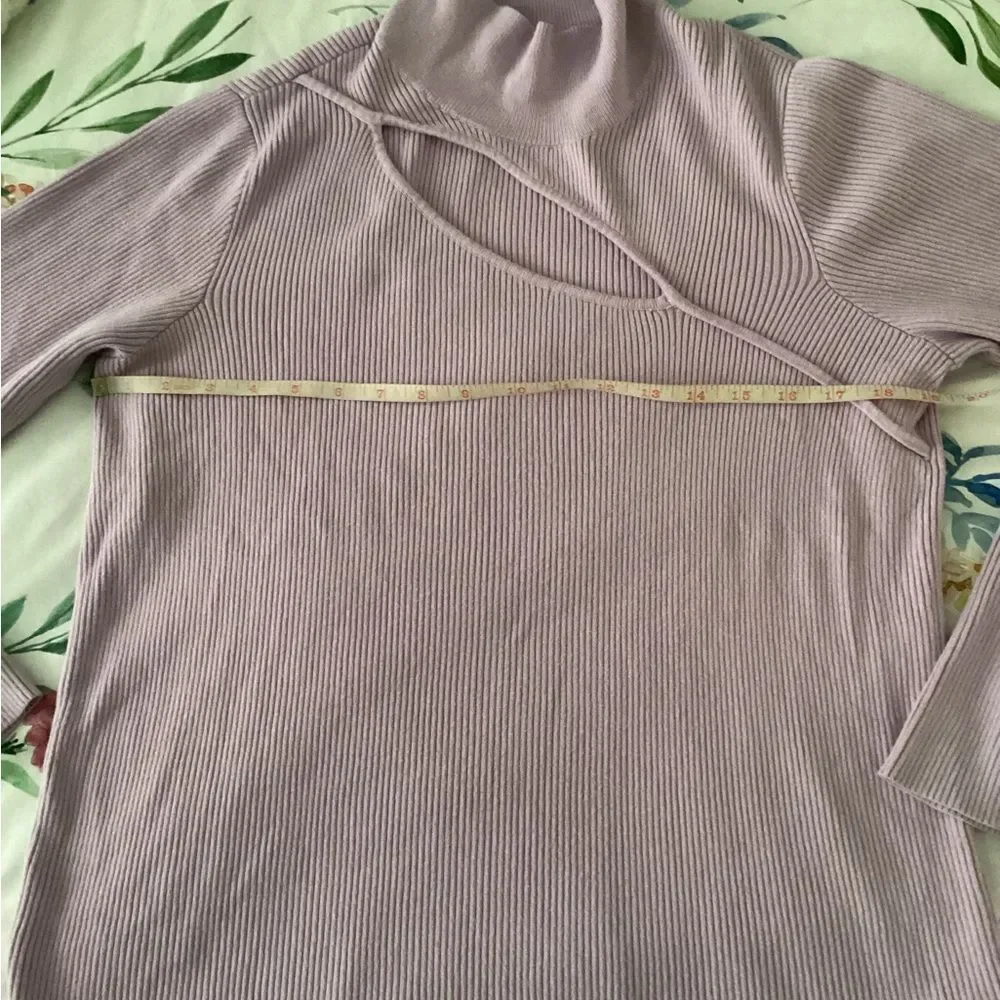 Lavender 2X Ribbed Sweater cut out detail